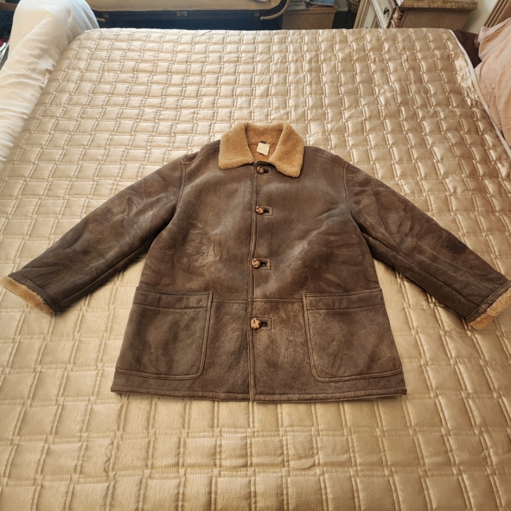 Mens Authentic Shearling 3/4 length coat. Imported from Italy. XL. Brown/Tan.
